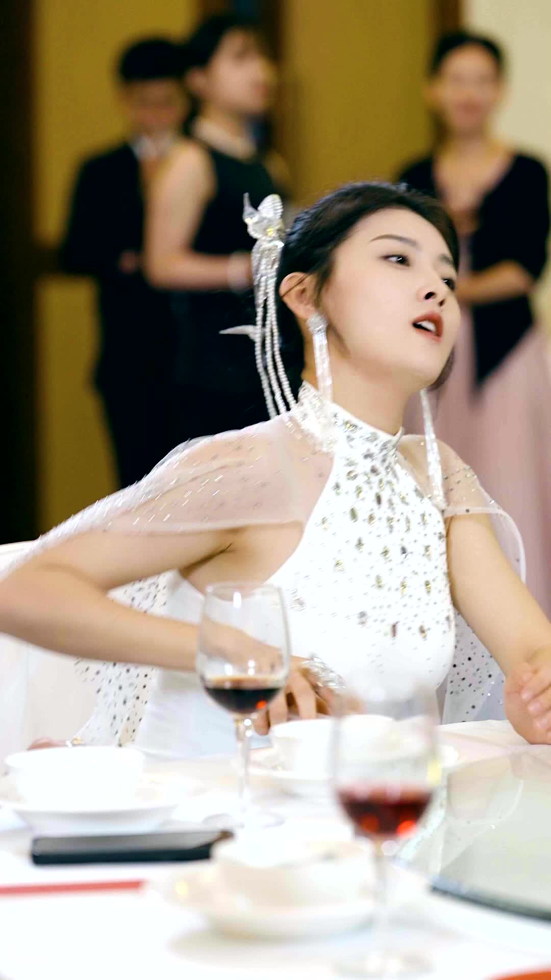 Tập 18 - THAY THẾ HÔN ƯỚC: VỢ NGÀY CÀNG NGANG NGƯỢC